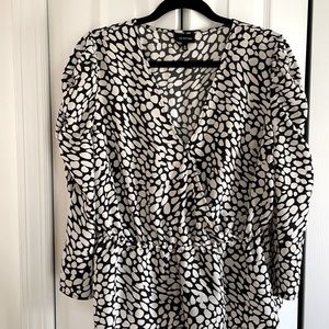 Black and white WhoWhatWear blouse